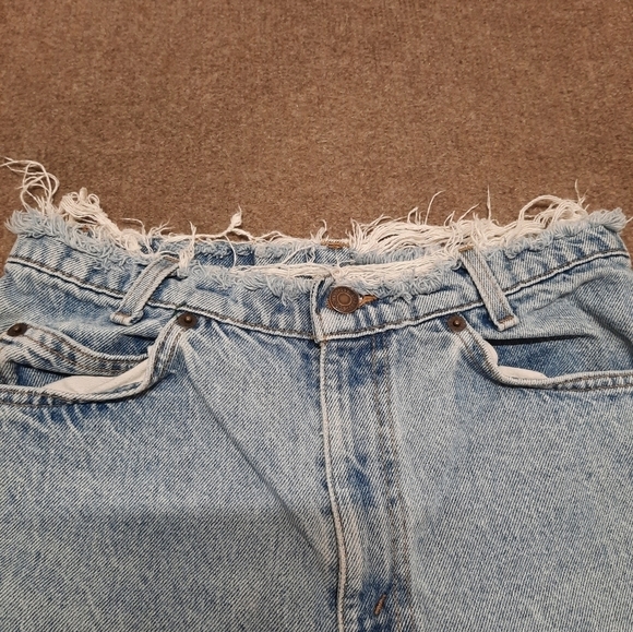 LEVI'S 550 (W 29, L 30) Relaxed Fit Student Highly Distressed Jean Shorts Blue - Picture 3 of 9